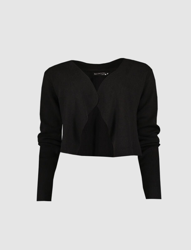 Schwarze, kurz geschnittene Strickjacke mit langen Ärmeln. Schwarze, kurz geschnittene Strickjacke mit langen Ärmeln.