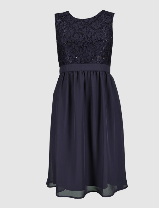 Ein dunkelblaues Kleid mit Spitzenoberteil und ausgestelltem Rock. Ein dunkelblaues Kleid mit Spitzenoberteil und ausgestelltem Rock.