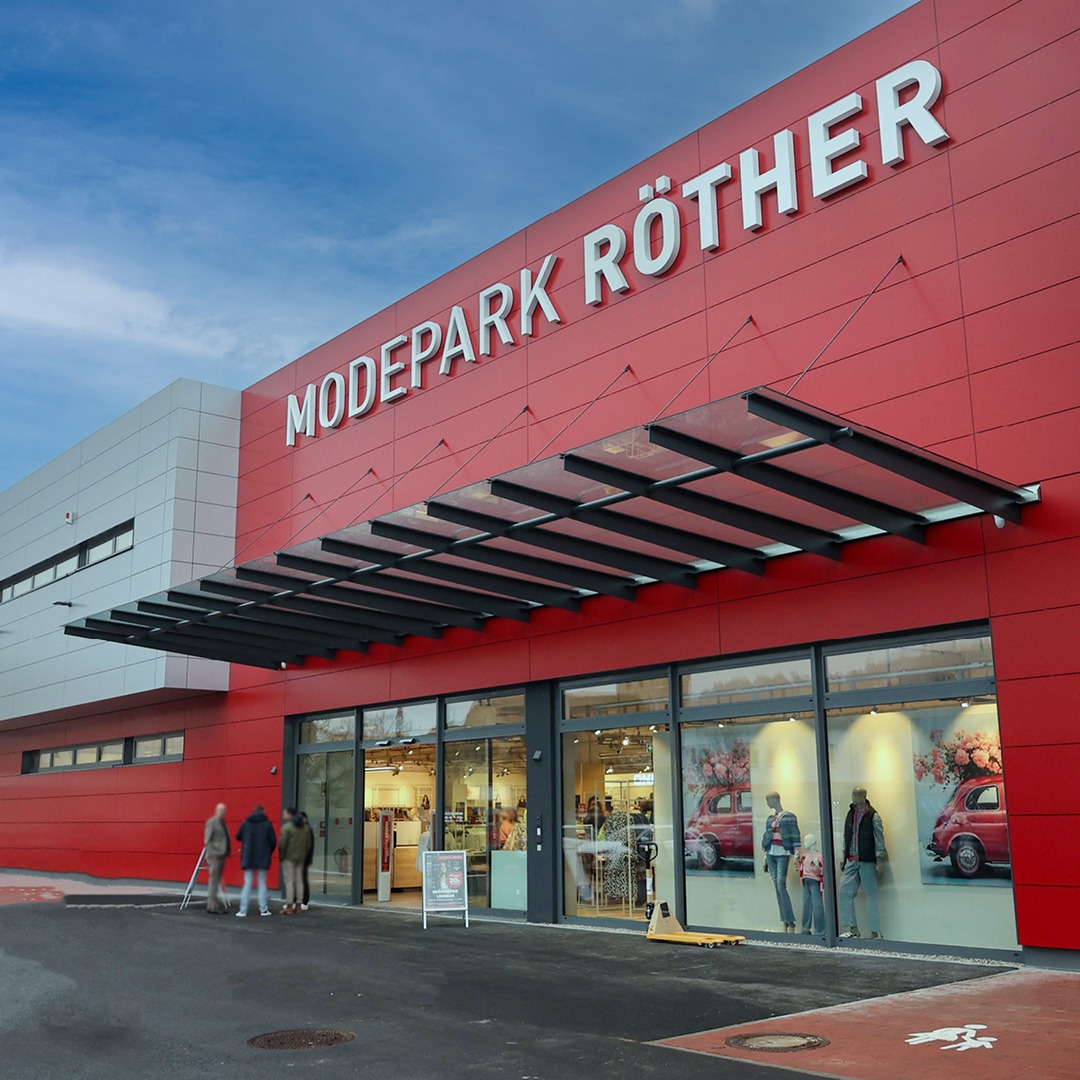 Modepark Röther in Lohmar präsentiert auf großzügigen und modern gestalteten Flächen die neuesten Trends der angesagtesten Modemarken