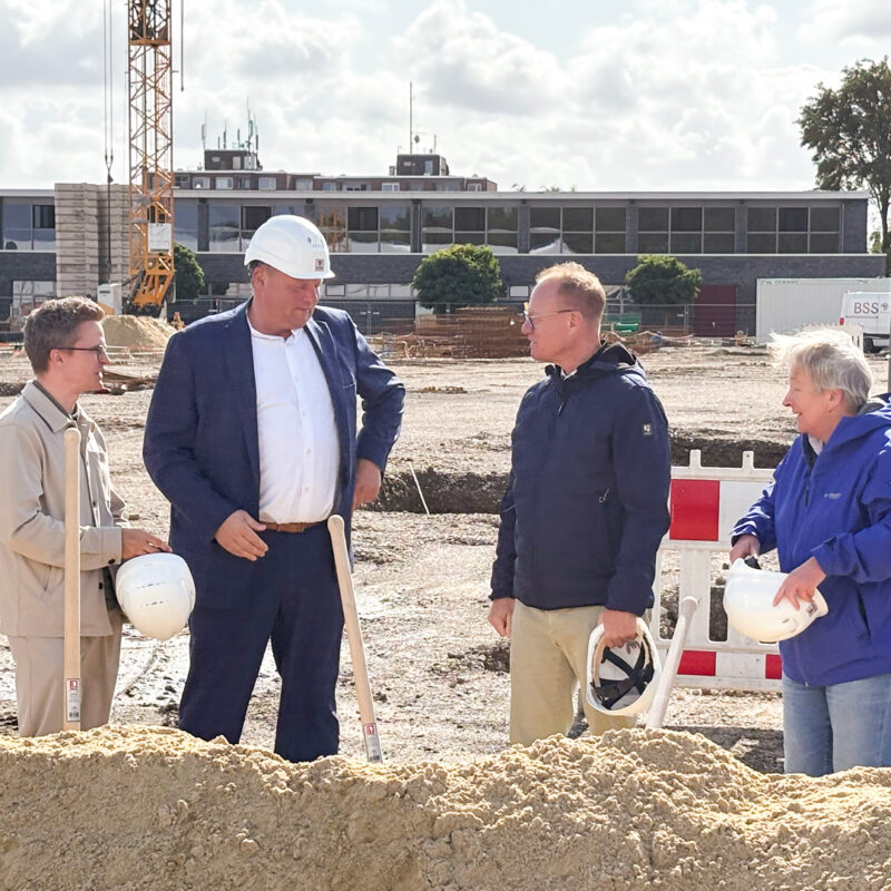Bürgermeister Jansen im Gespräch mit Thomas Röther und Fabian Messner.