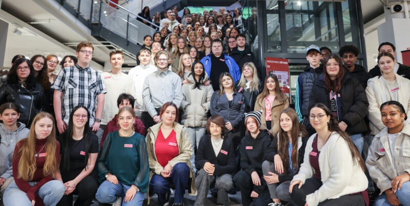 Alle 90 neuen Auszubildenden bei Modepark Röther & Adler Modemärkte