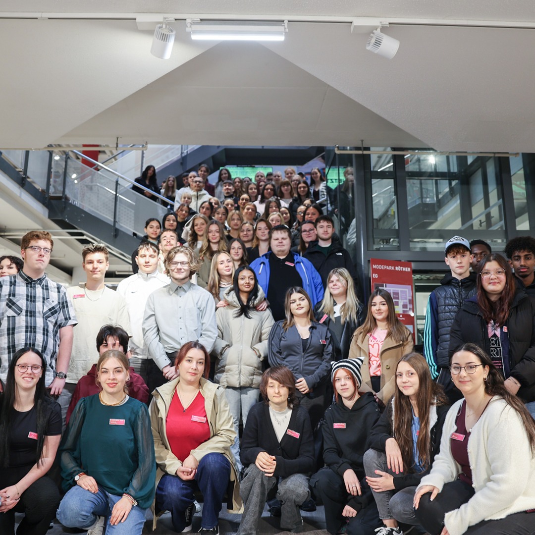 MPR-2025-10-Pressebilder_Thema_1_06_1080 x 1080 Alle 90 neuen Auszubildenden bei Modepark Röther & Adler Modemärkte
