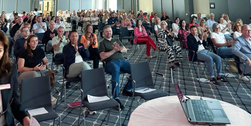 Die Teilnehmende beim Fachvortrag.