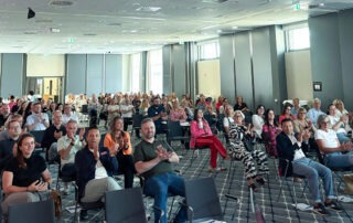 Die Teilnehmende beim Fachvortrag.