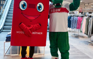 Prominente Gäste bei den Kindertagen mit Fritzle und Röthi, dem neuen Maskottchen von Modepark Röther.
