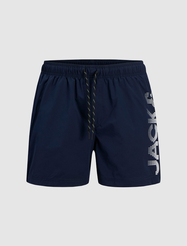 Stilvolle Jack & Jones Schwimmshorts, perfekt für Sommeraktivitäten am Wasser. Stilvolle Jack & Jones Schwimmshorts, perfekt für Sommeraktivitäten am Wasser.