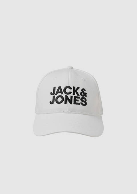 Jack & Jones Logo auf einem Baseballcap in klassischem Design. Jack & Jones Logo auf einem Baseballcap in klassischem Design.