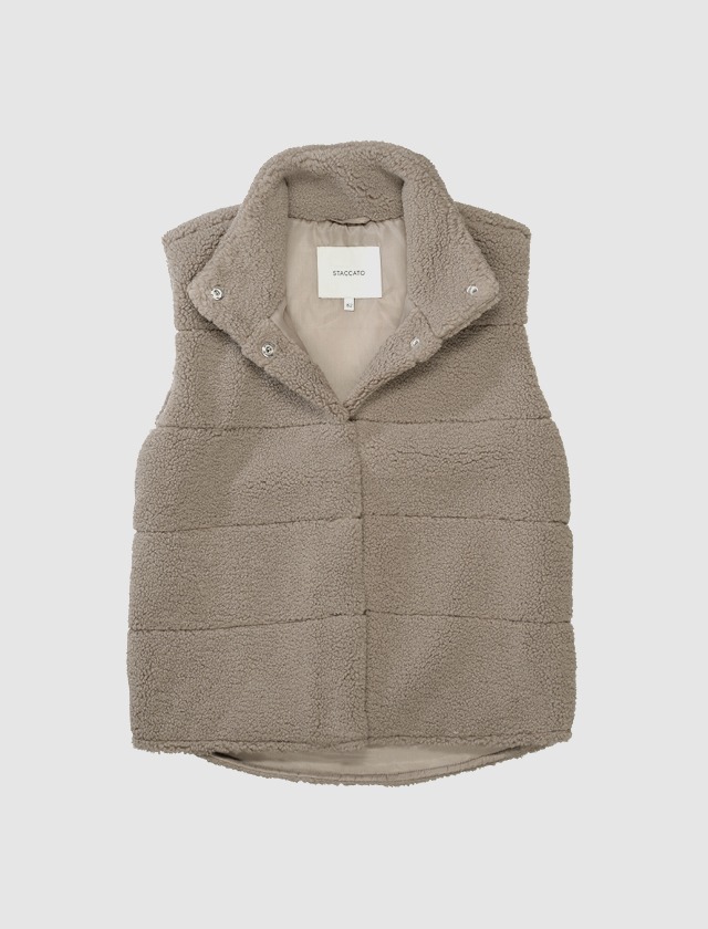 Eine braune, gefütterte Weste ohne Ärmel.