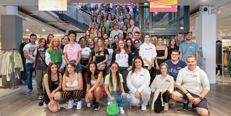 Start der Ausbildung bei MODEPARK RÖTHER 2022 bei den Azubi-Tagen in der Filiale in Michelfeld.