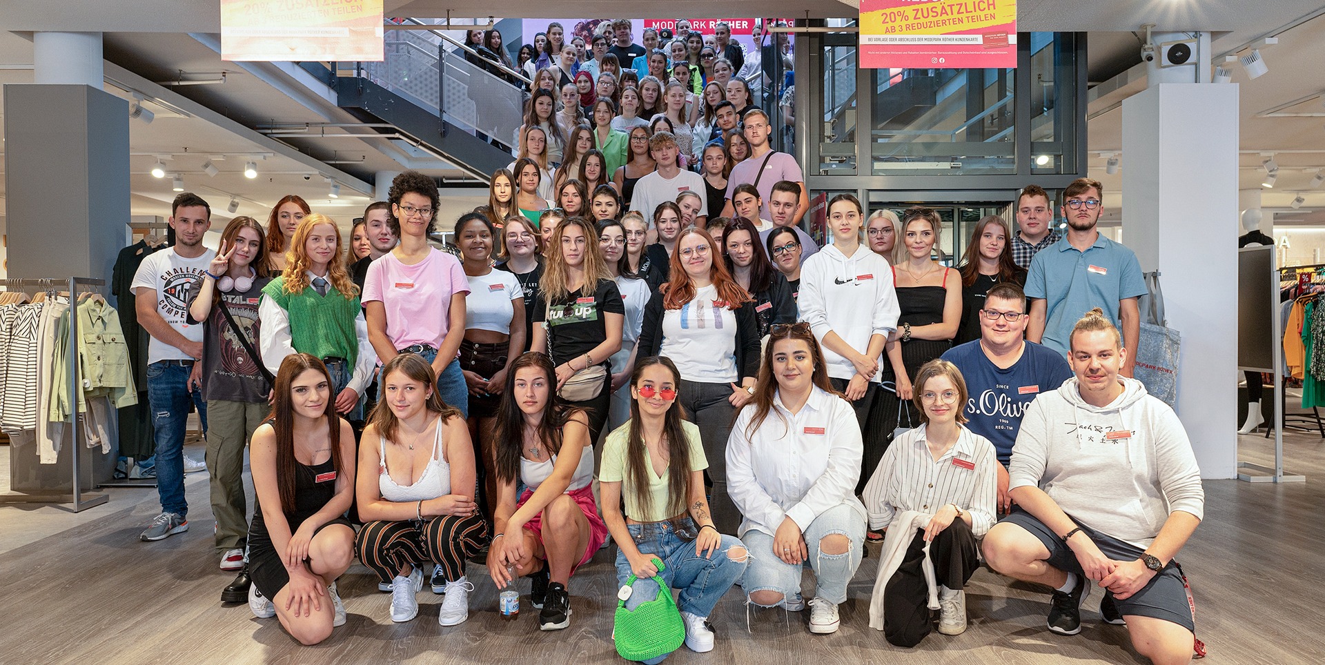 Start der Ausbildung bei MODEPARK RÖTHER 2022 bei den Azubi-Tagen in der Filiale in Michelfeld.