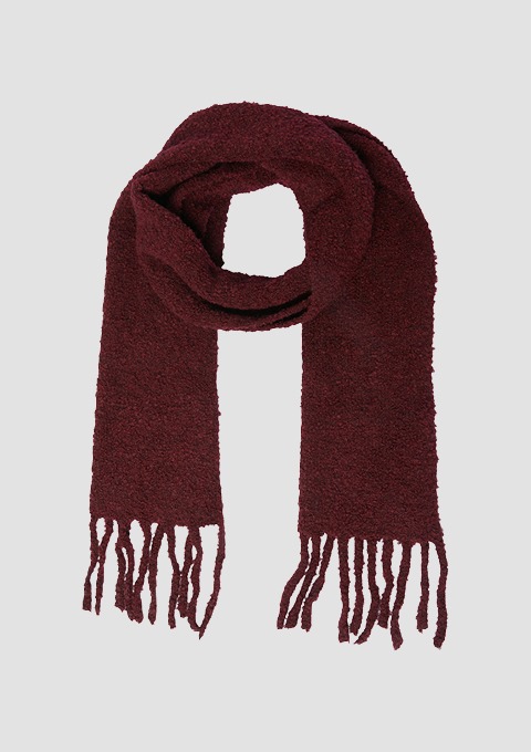 Ein burgunderfarbener Schal mit Fransen, der elegant und warm wirkt. Ein burgunderfarbener Schal mit Fransen, der elegant und warm wirkt.