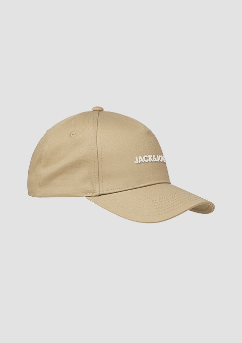 Khakifarbene Jack & Jones Kappe auf einem neutralen Hintergrund. Khakifarbene Jack & Jones Kappe auf einem neutralen Hintergrund.