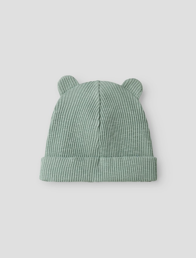 Ein Babyhut mit einem Bärenkopf-Design, ideal für kleine Kinder und süße Outfits. Ein Babyhut mit einem Bärenkopf-Design, ideal für kleine Kinder und süße Outfits.