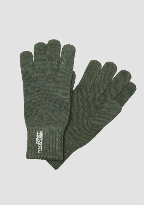 Zwei grüne Strickhandschuhe.