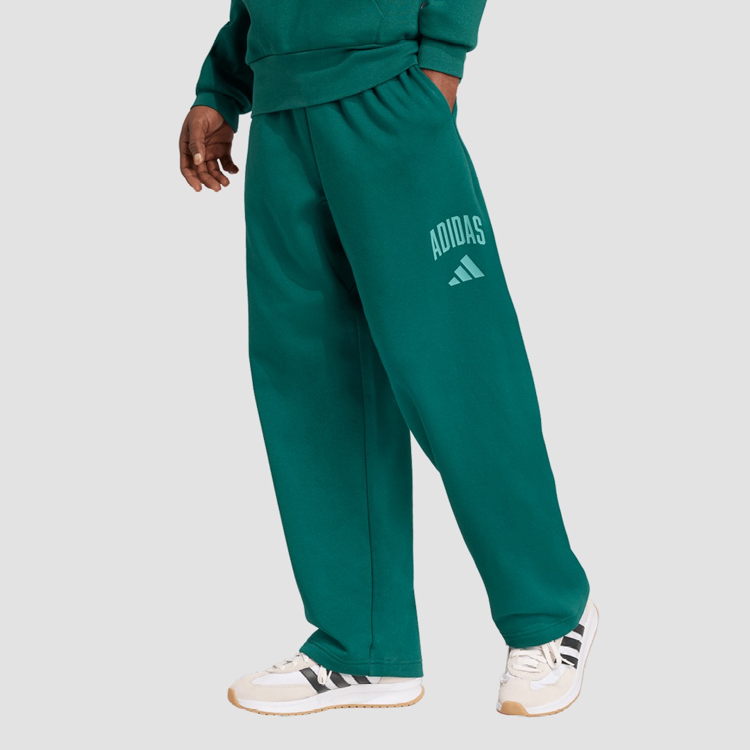 Grüne Freizeithose mit "ADIDAS"-Schriftzug.