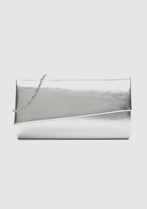 Elegante Clutch in Silber, aus metallischem Material, perfekt für festliche Anlässe oder Abendveranstaltungen. Elegante Clutch in Silber, aus metallischem Material, perfekt für festliche Anlässe oder Abendveranstaltungen.